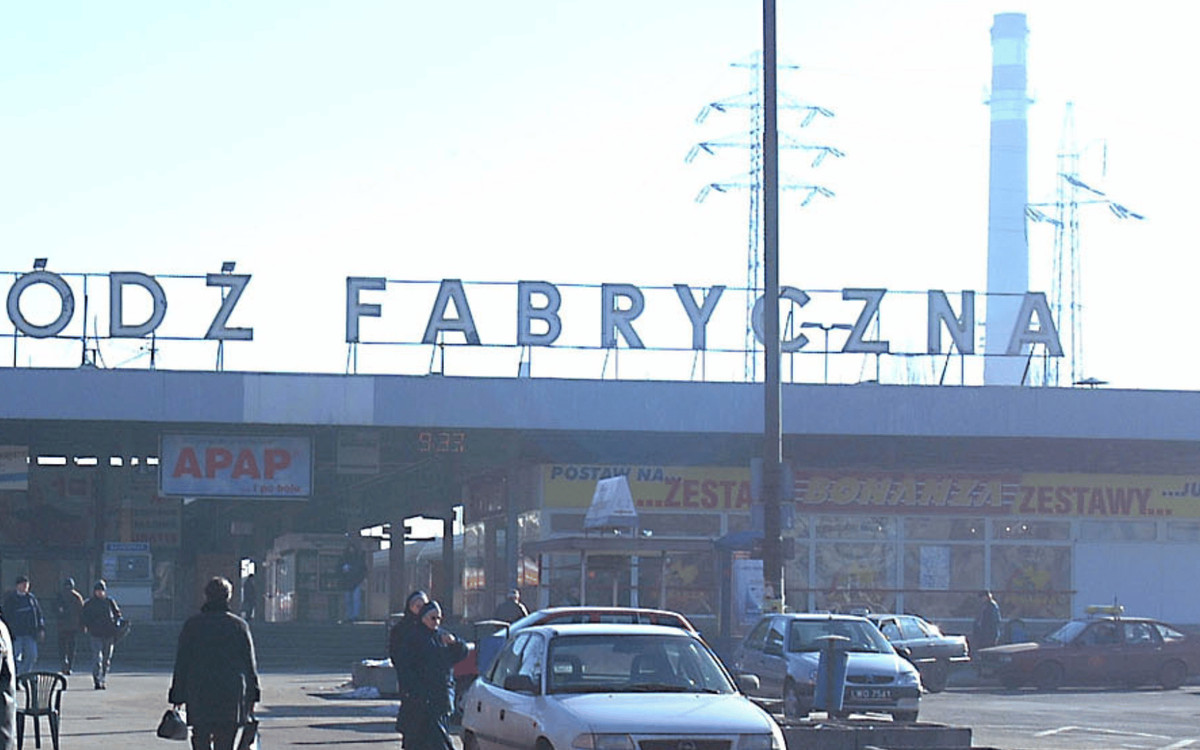 Słynny aktor biegał z mieczem po dworcu w Łodzi. Niebywałe, co się dzieje