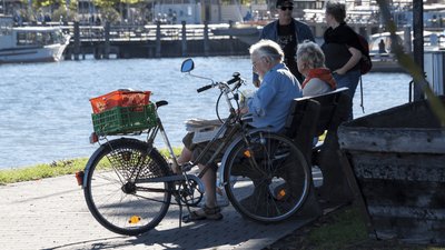 Wielkanocny prezent dla seniorów. Dostaną dwa przelewy od ZUS