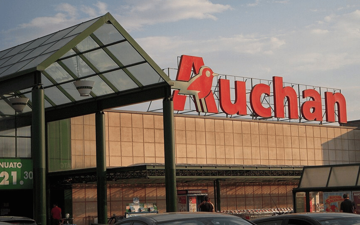 Auchan sprzedaje sklepy w Polsce. Niebywałe, kto jest nowym właścicielem