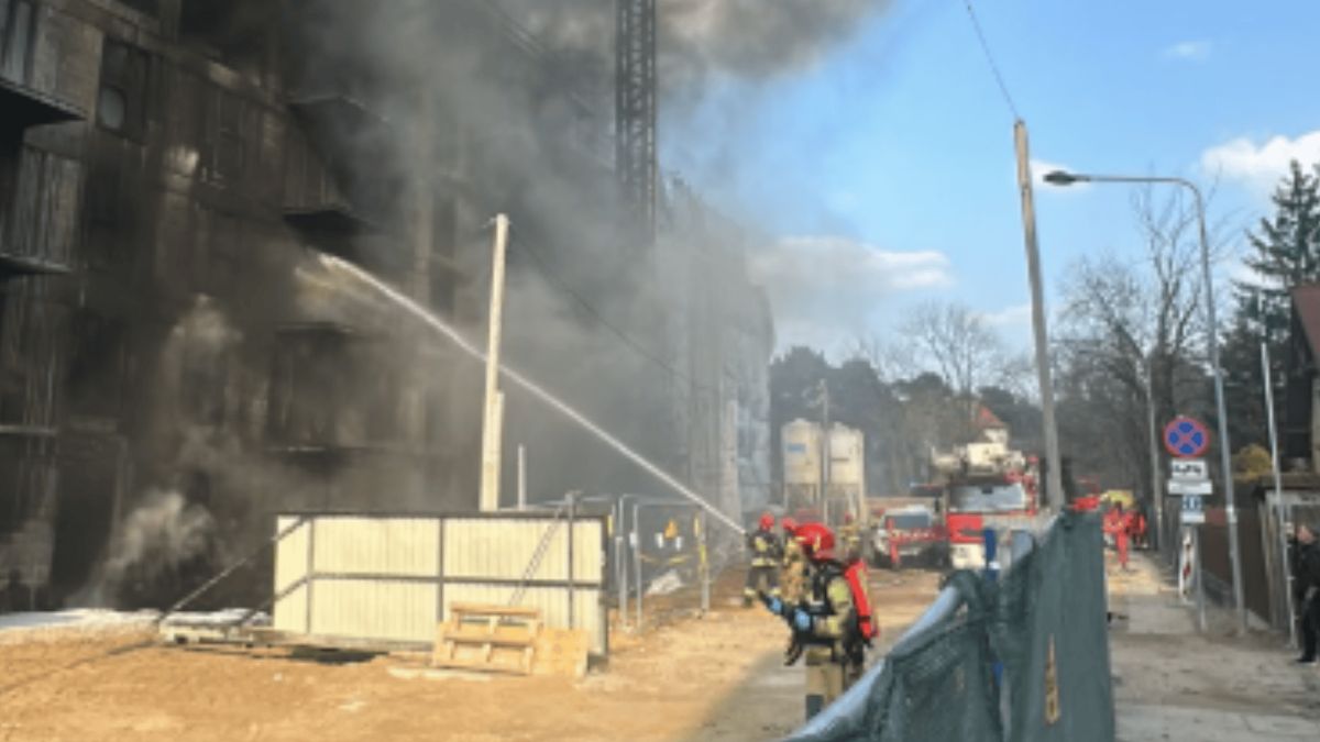 Pożar w Warszawie, fot. screen Facebook/ Państwowa Straż Pożarna