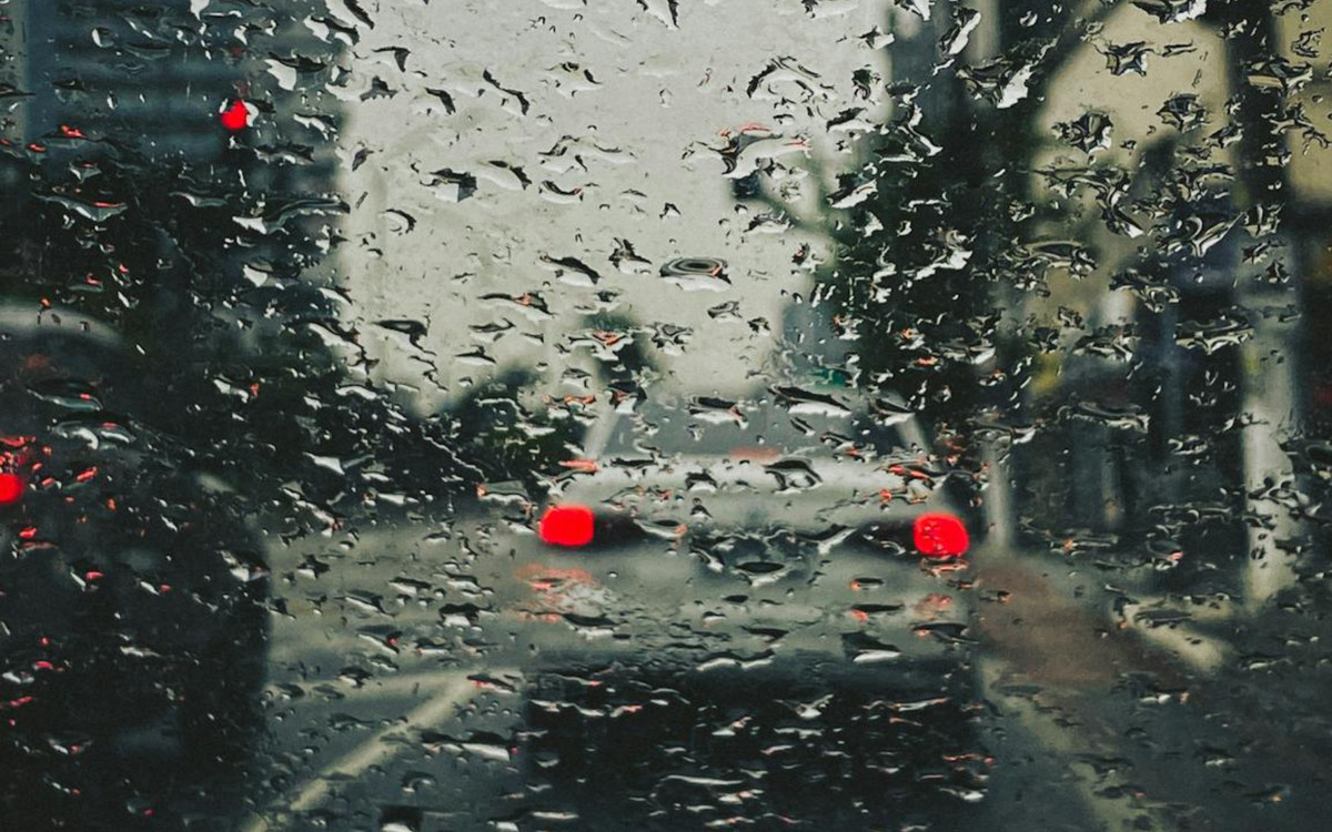Prognoza pogody na weekend. Ochłodzenie, burze i deszcz, IMGW ostrzega