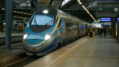 Dwa pociągi na jednym torze. Policja wydała pilny apel
