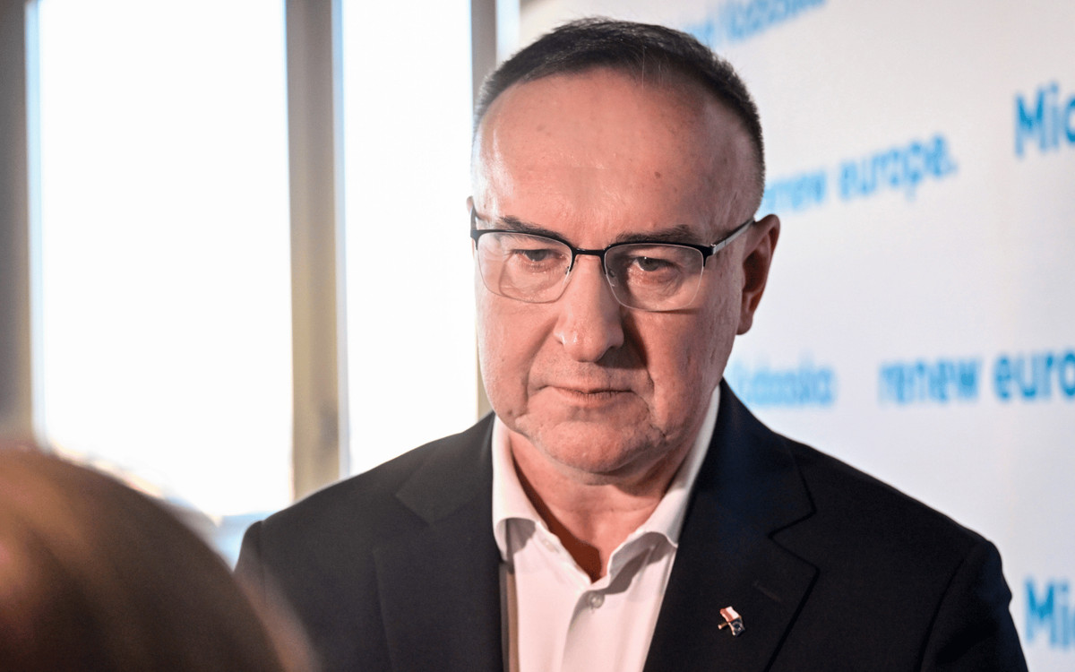 Ciemne chmury nad Polską 2050. Z partii odchodzi ważny polityk