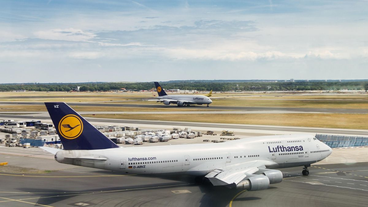 Lufthansa fot. Mathew Browne z Pixabay