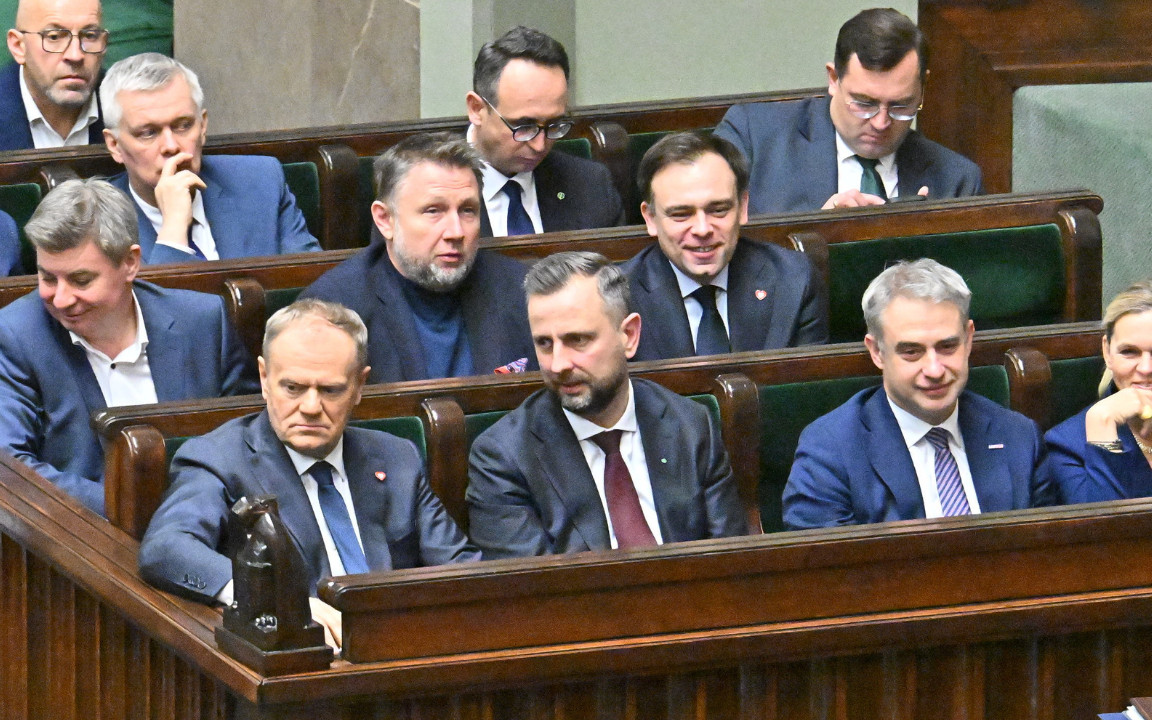 Najnowszy sondaż partyjny zaskakuje. Dwóch koalicjantów poza Sejmem