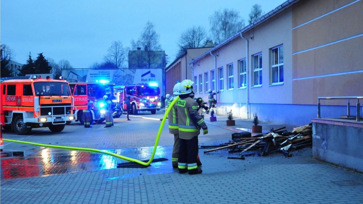 Pożar basenu. Fot. Krosno 112.