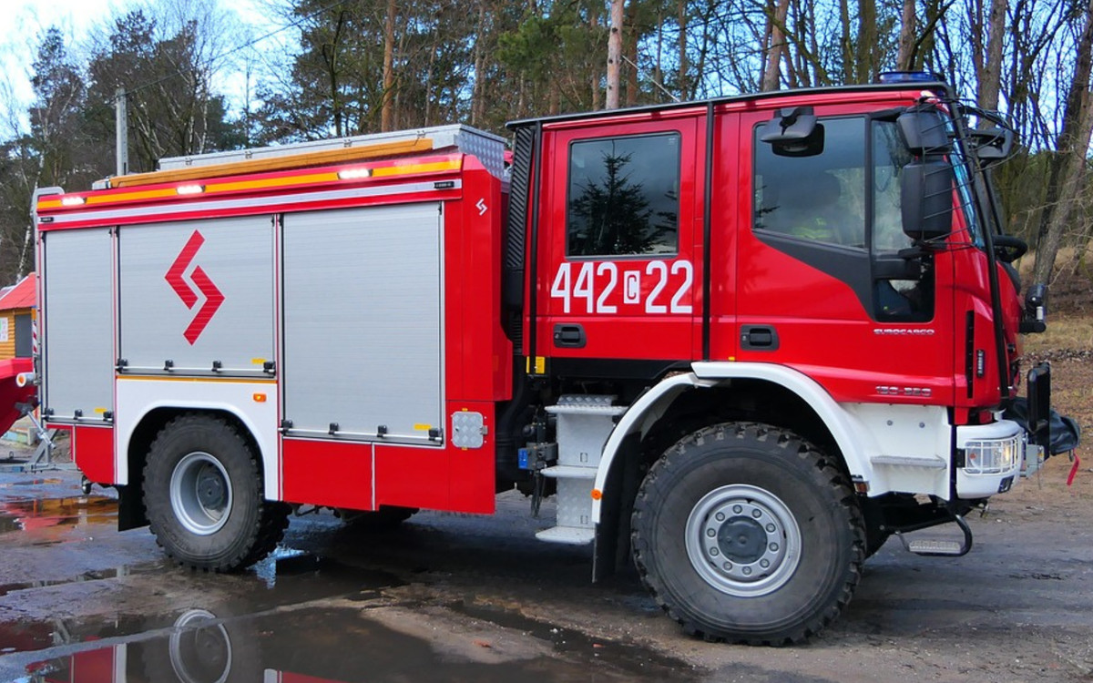 Był na Lotnisku Chopina, gdy zobaczył kłęby czarnego dymu. Ponad 15 zastępów strażaków w akcji
