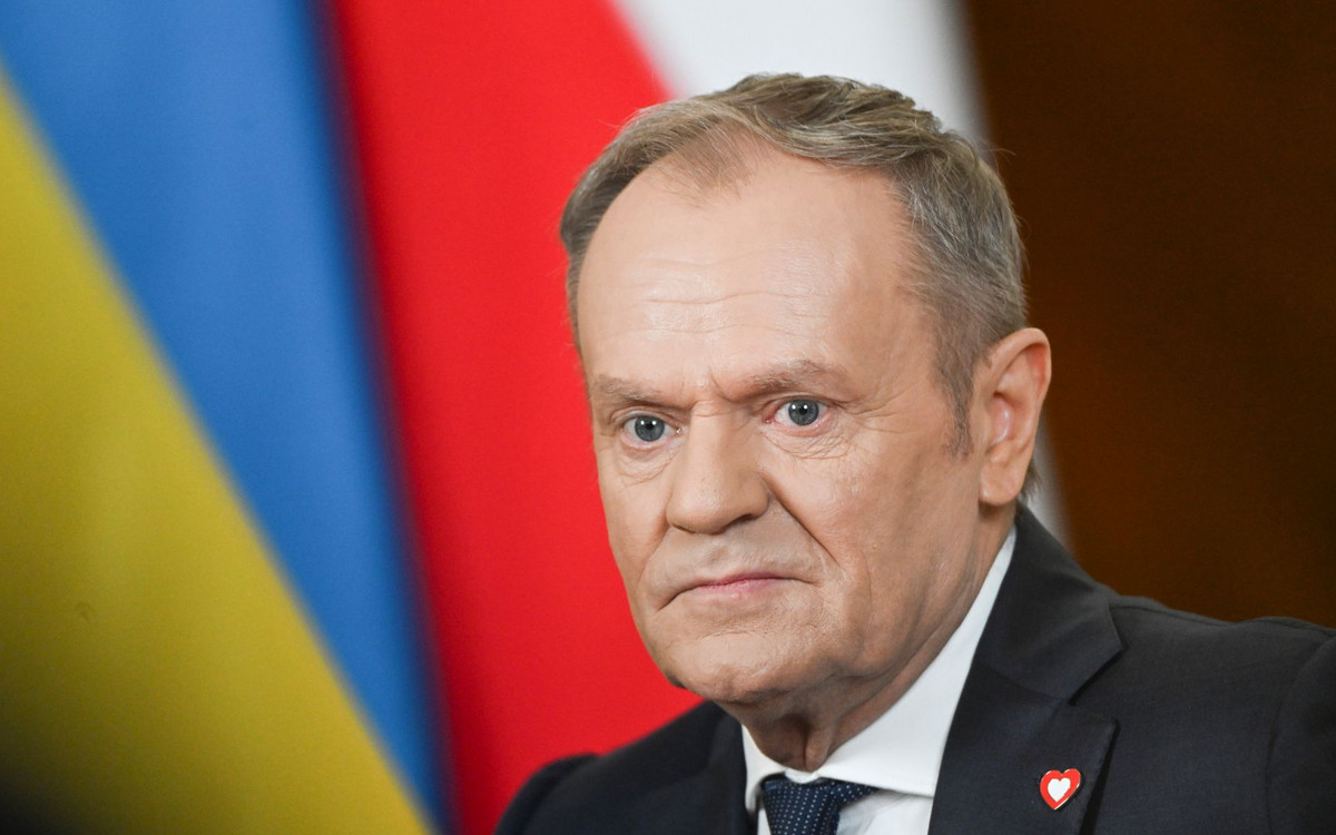 Donald Tusk przyłapany. Internauci obejrzeli nagranie i od razu dostrzegli jeden szczegół