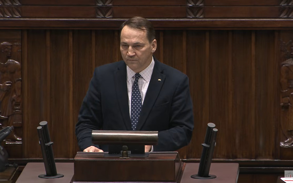 Awantura w Sejmie po wecie Nawrockiego. Nie do wiary, co Sikorski „rzucił” do Macierewicza