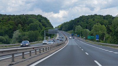 Jedziesz autem na majówkę 2026? Na tych trasach są największe korki