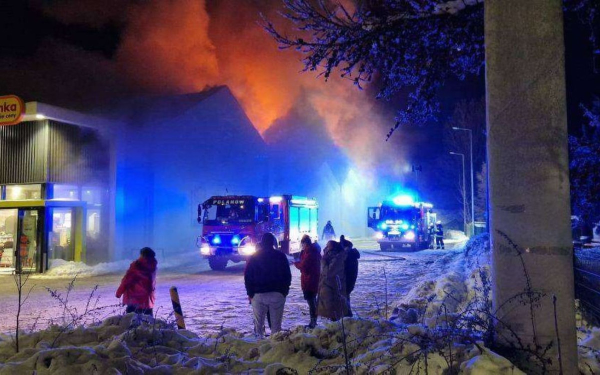 Pożar Biedronki w polskiej miejscowości. W akcji 16 zastępów strażaków