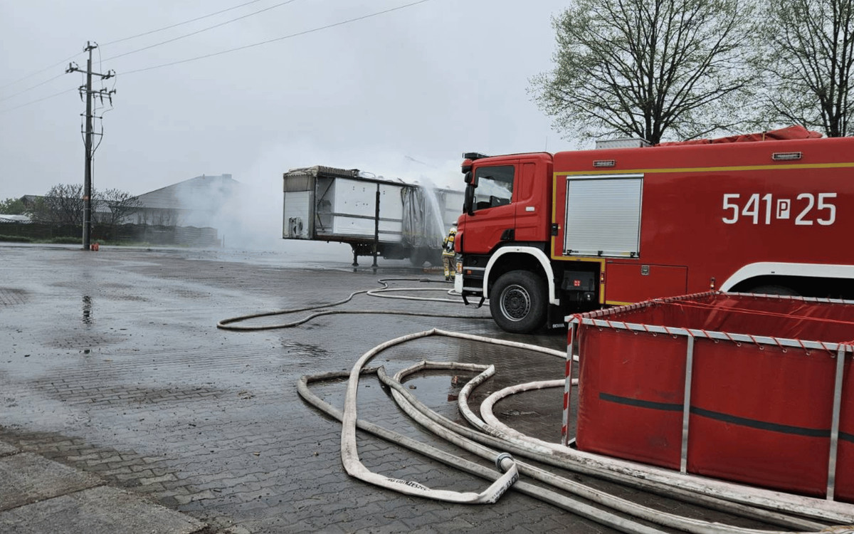 Ogromny pożar w Wielkopolsce. Konieczna była ewakuacja, w akcji roboty, drony i strażacy z całego województwa
