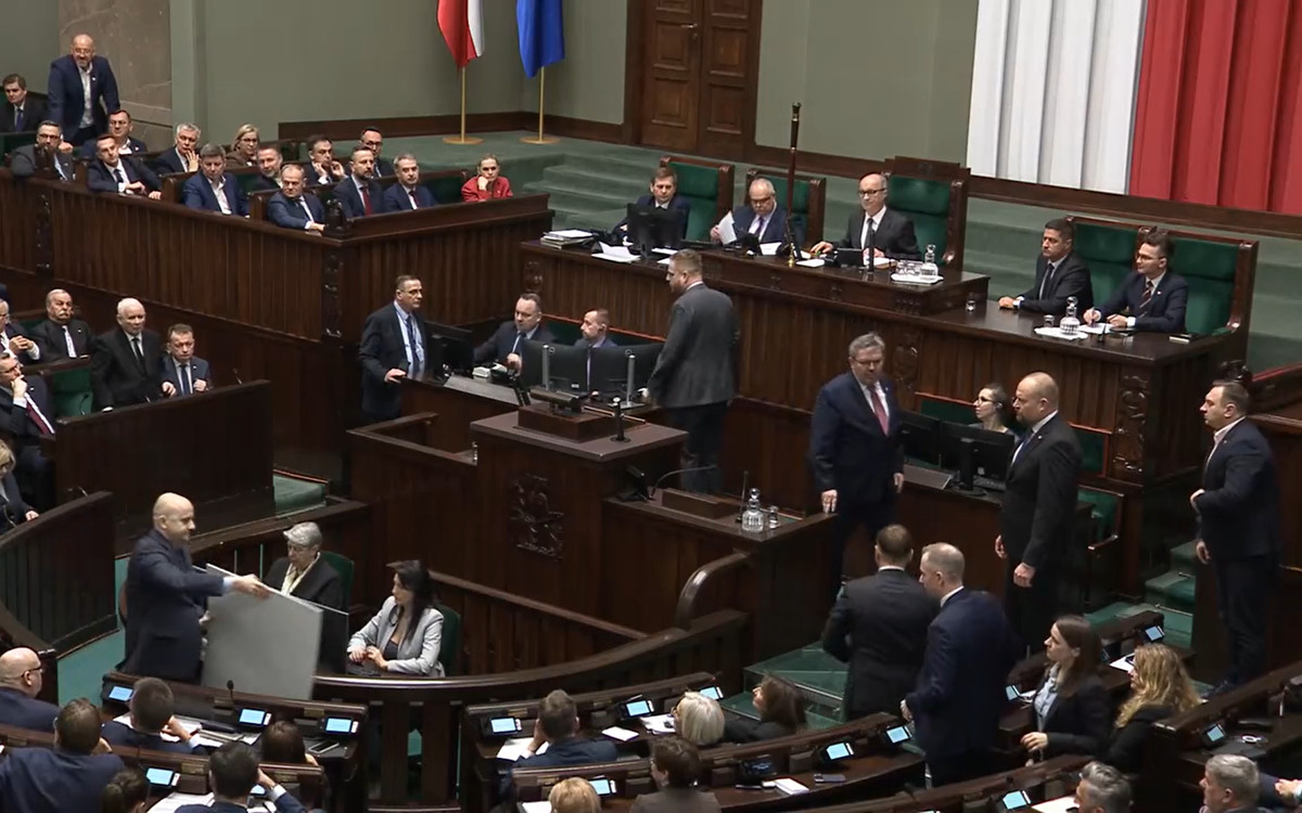 Szokujące sceny w Sejmie. Posłowie PiS zostali wykluczeni z obrad