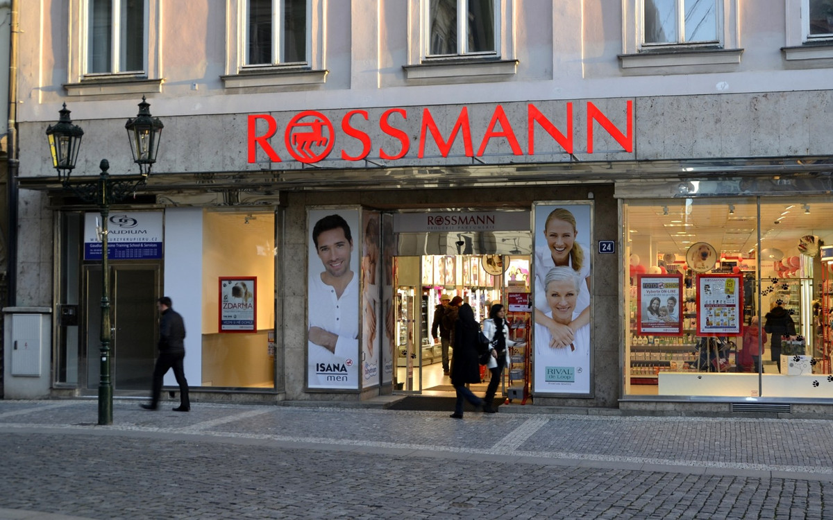 W Rossmannie powariowali. „1+1 gratis” i produkty za 1 zł, klienci muszą się pospieszyć