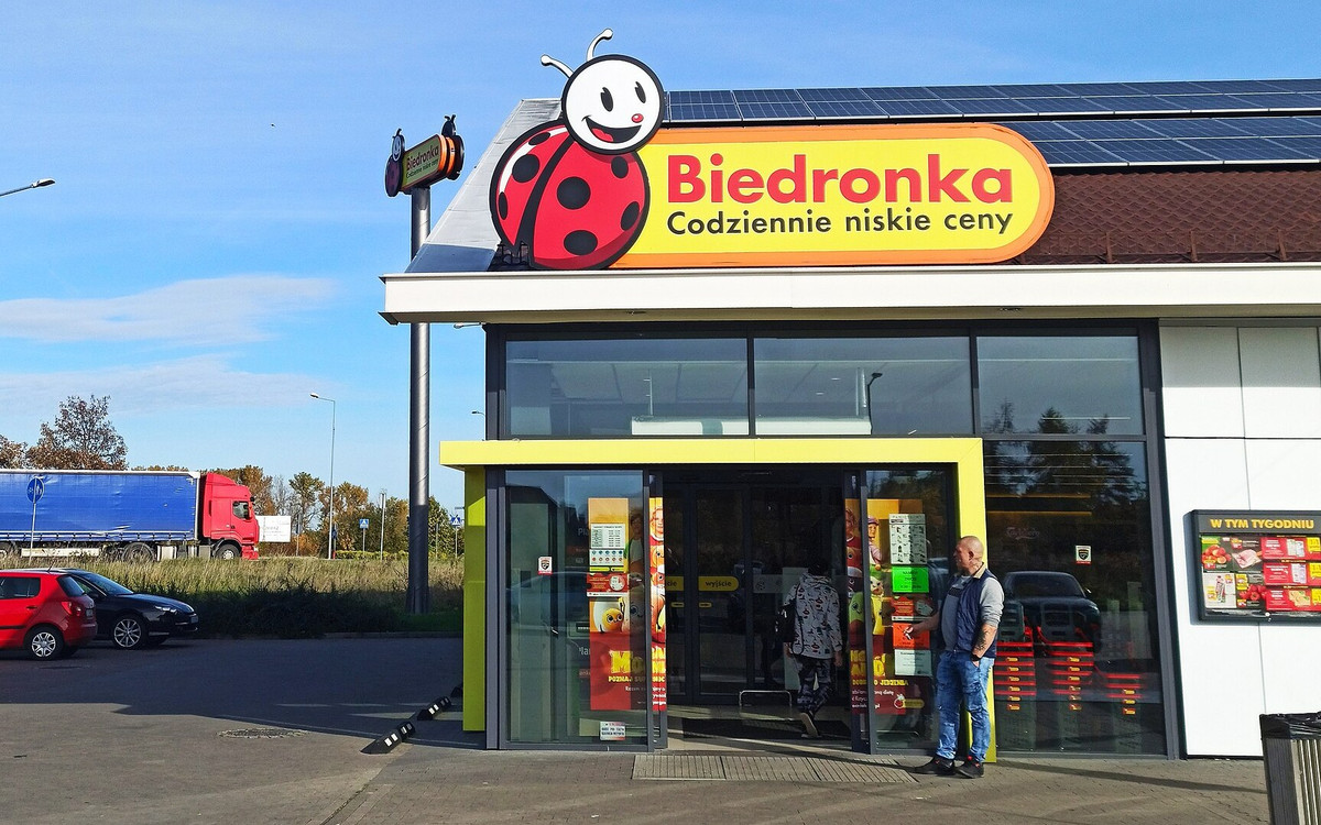 Mleko i masło za grosze w Biedronce. Klienci będą walić drzwiami i oknami