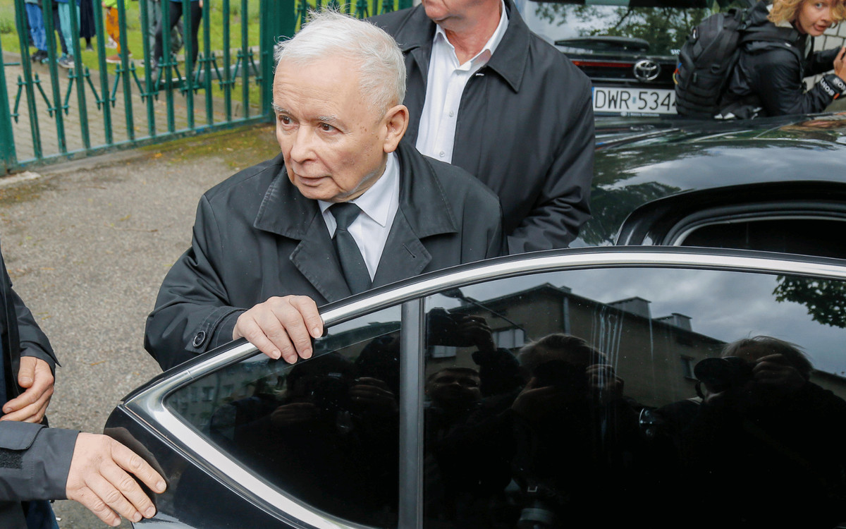 Pod tylne wejście szpitala zajechał czarny samochód. Przełomowe wieści ws. Kaczyńskiego