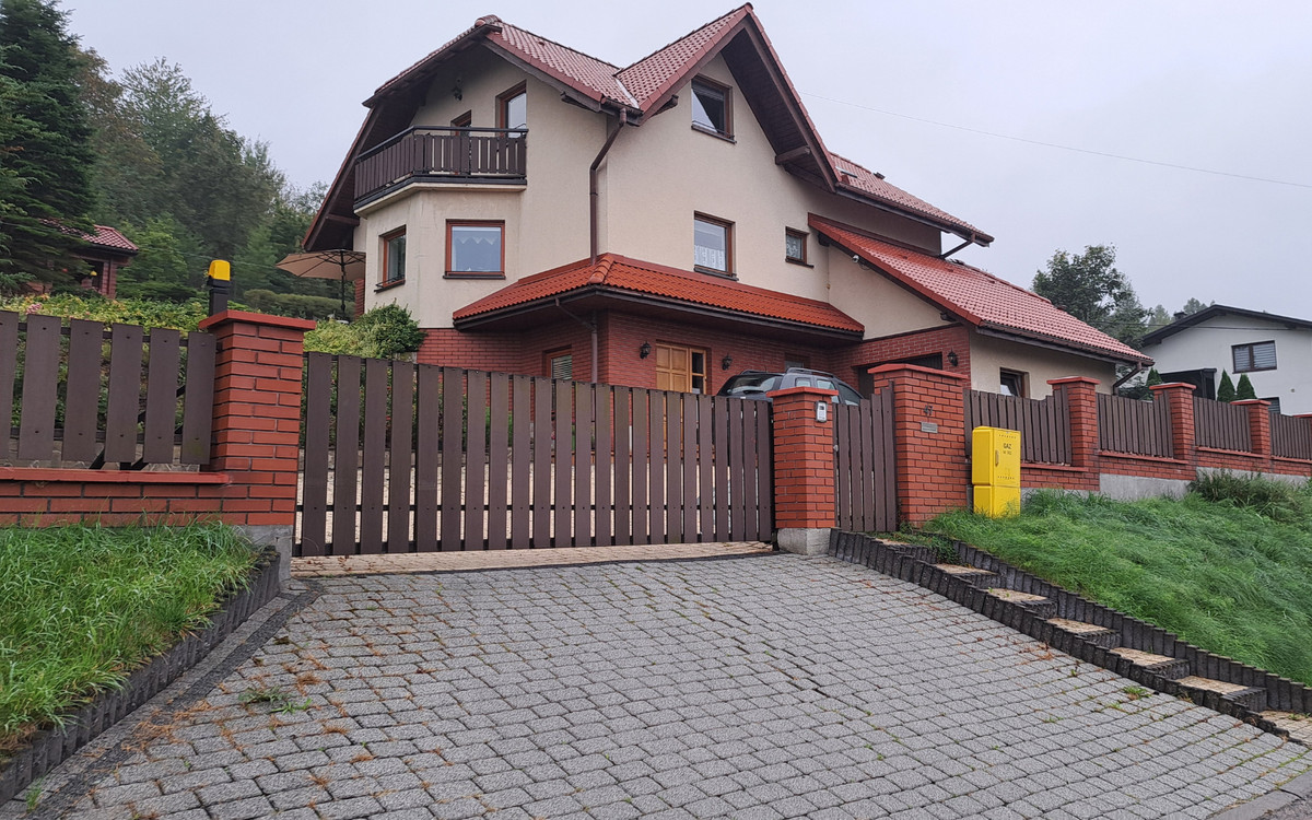 Urzędnicy wchodzą na posesje. Robią kontrole i fotografują