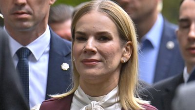 W takim stroju Marta Nawrocka przyszła na spotkanie. Stylistka nie ma wątpliwości