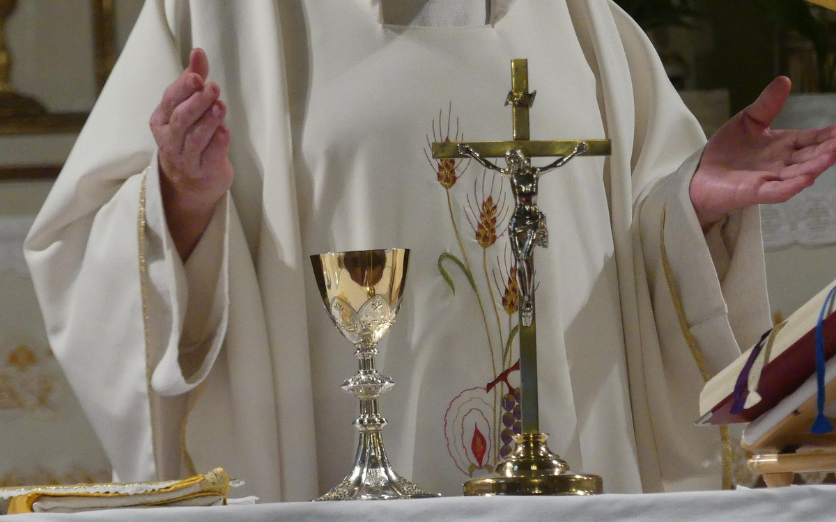 Tragedia podczas mszy, nie żyje uwielbiany ksiądz. „Zabrał ks. Władysławowi szansę na życie”