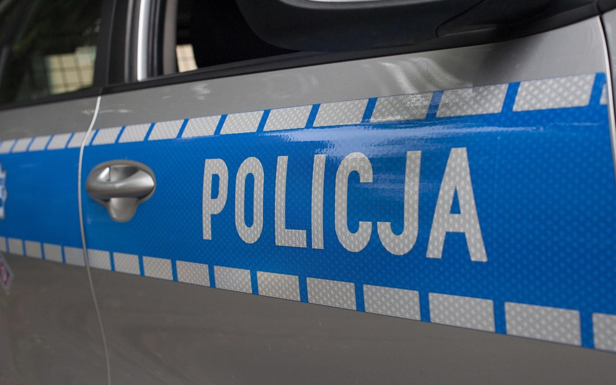 Warszawa. Niebezpieczny wypadek radiowozu z osobówką. Dwaj policjanci trafili do szpitala