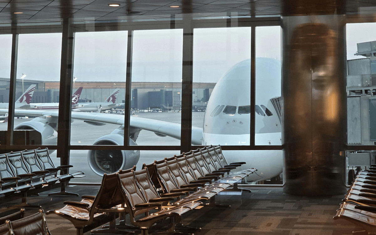 Porażające sceny na Lotnisku Chopina. Służby wynosiły posła PiS z samolotu