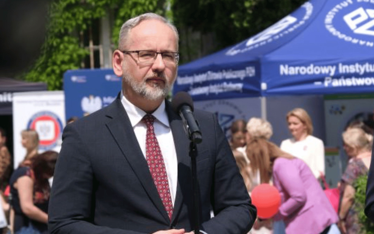 Adam Niedzielski został pobity. Jest akt oskarżenia
