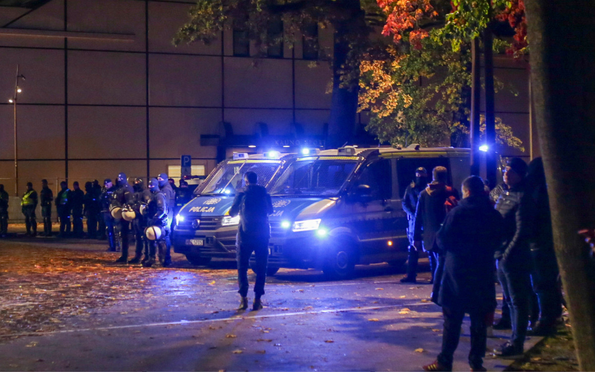 Upiorne znalezisko pod Warszawą. Spacerowicze natrafili na szkielet