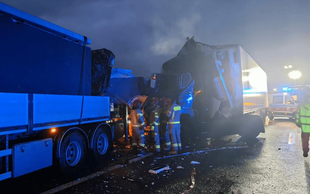 Wymieniał koło, gdy doszło do tragedii. Nie żyje jedna osoba, trzy są ranne