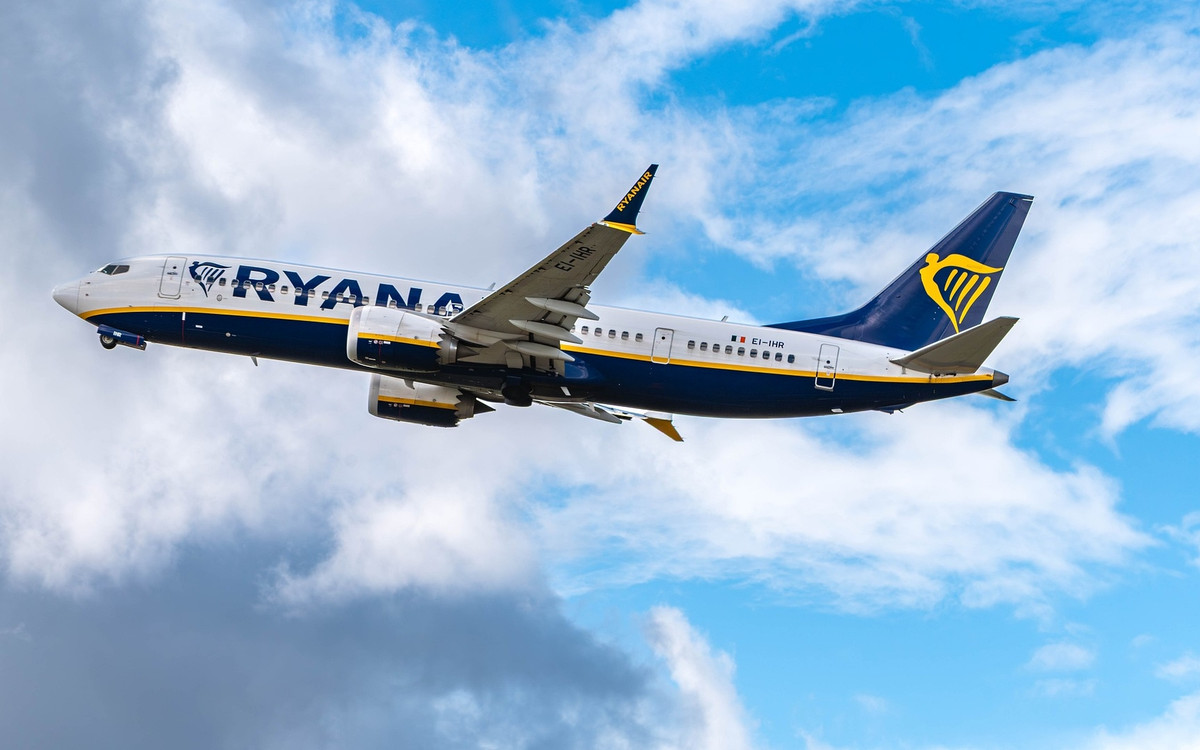 Awaria w trakcie lotu linii Ryanair. Pilot nadał kod 7700