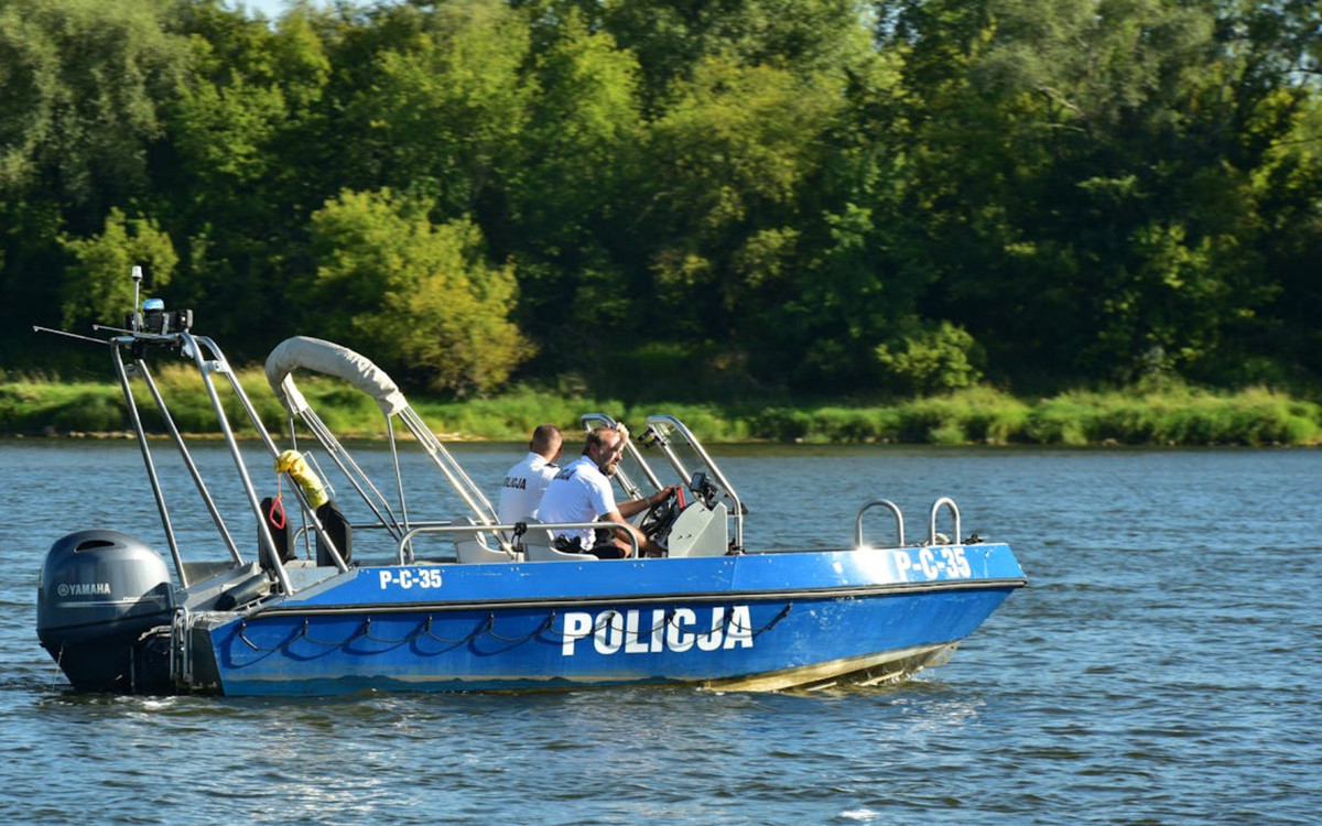 Tragedia nad jeziorem, łódka nagle się przewróciła. Nie żyją dwie osoby