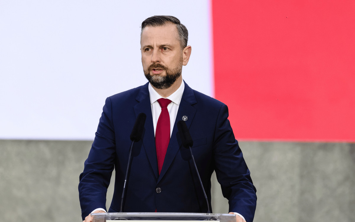 Samolot z szefem polskiego MON pilnie zawrócony do Warszawy. Znamy szczegóły