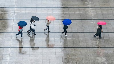 Nagła zmiana pogody w Polsce, temperatura mocno spadnie. Lepiej wyciągnąć kurtki z szafy