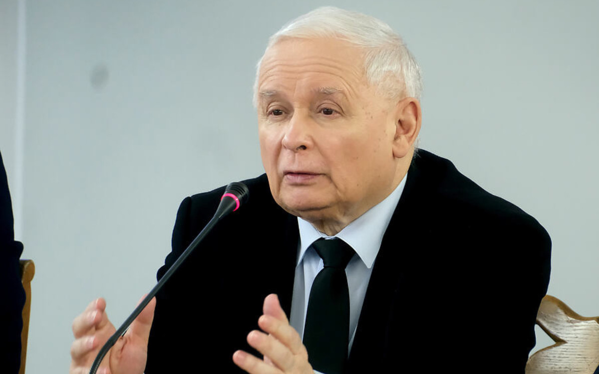 Wyciekły nowe informacje o stanie zdrowia Kaczyńskiego. Otoczenie prezesa ujawnia, co się z nim dzieje