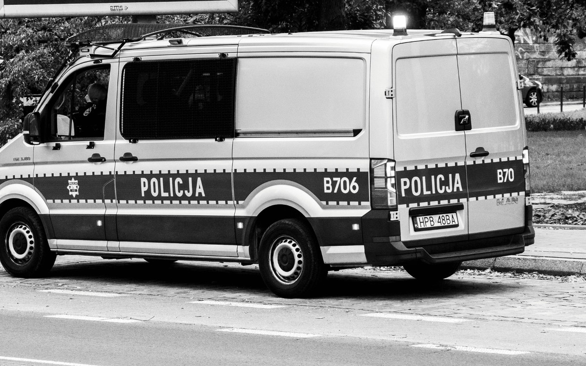 Samochód z rodziną wpadł do rzeki. Policja przekazała tragiczne wieści