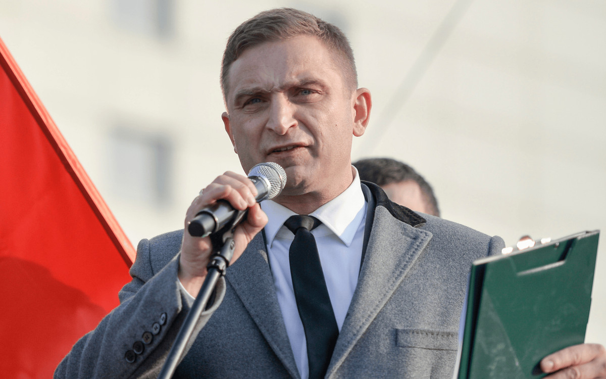 Robert Bąkiewicz usłyszał zarzuty. „Publiczne podżeganie do zab***wa”