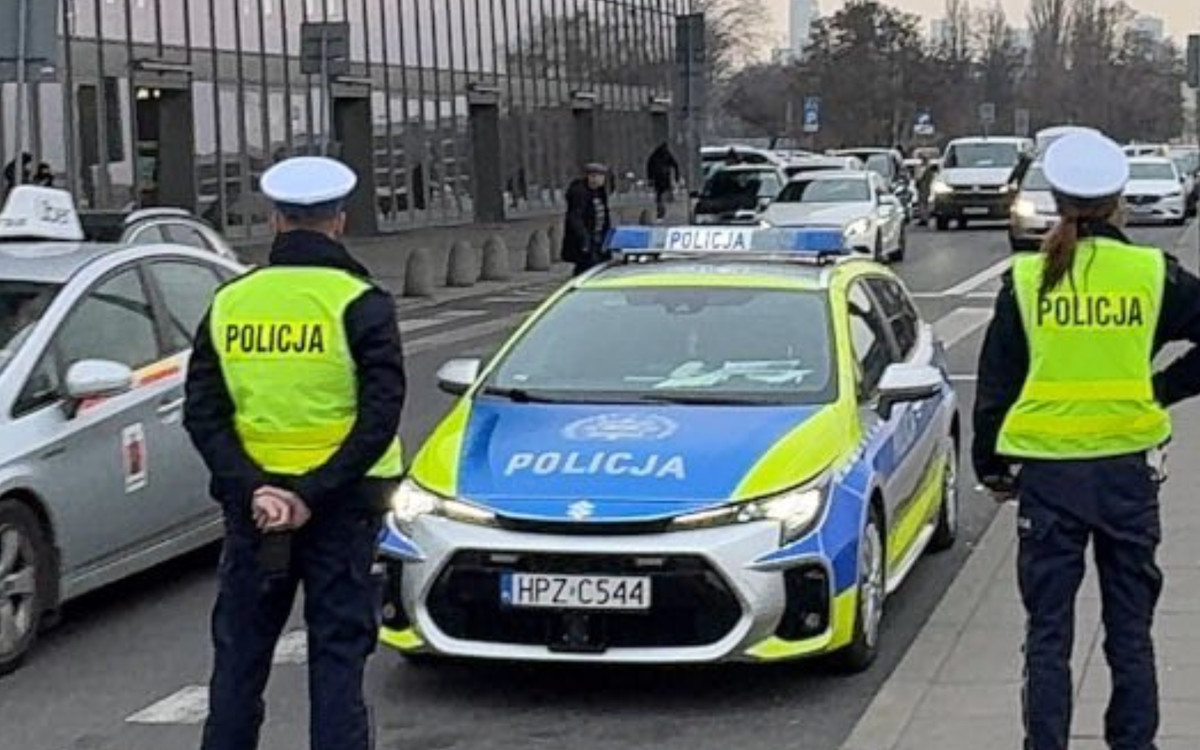 Karambol na S8. Zderzyło się sześć aut, poważne utrudnienia dla kierowców