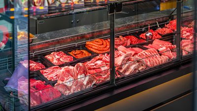 To mięso sieje spustoszenie na wątrobie. Polacy jedzą je na potęgę