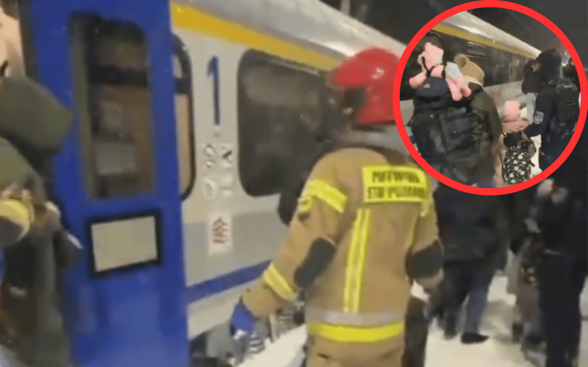 Ewakuacja pociągu PKP w zamieci śnieżnej. Dramatyczne nagranie z akcji