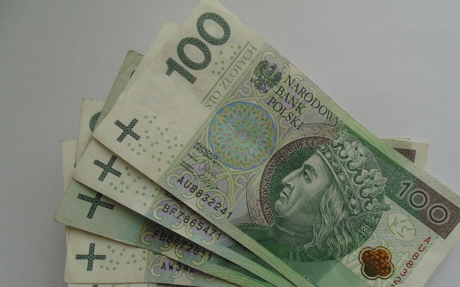 Banki apelują o wypłacanie pieniędzy z kont. Wskazano konkretne kwoty