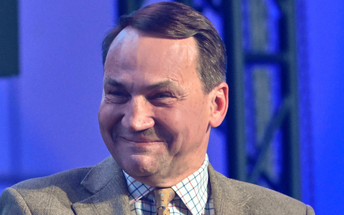 Zaskakujący wpis Sikorskiego obiegł Polskę. W sieci zawrzało