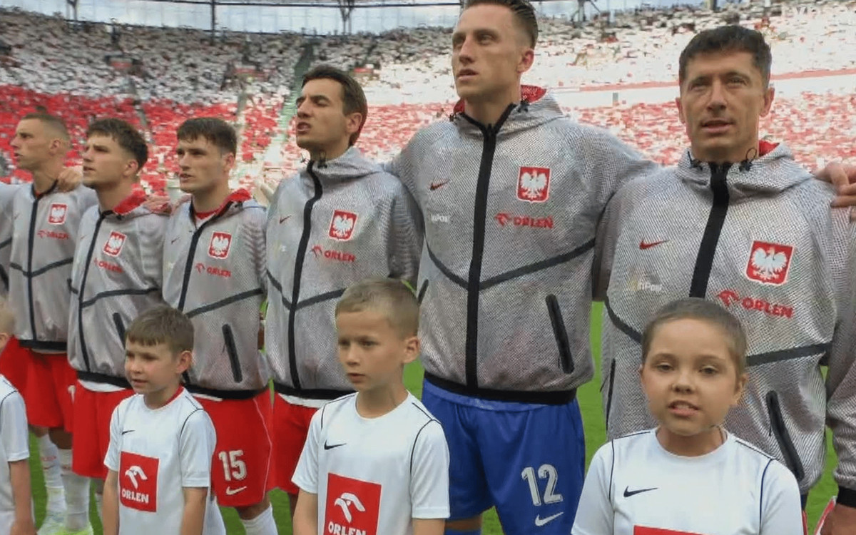 Wzruszające, co Robert Lewandowski zrobił przed meczem z Ukrainą. Nagranie obiega świat