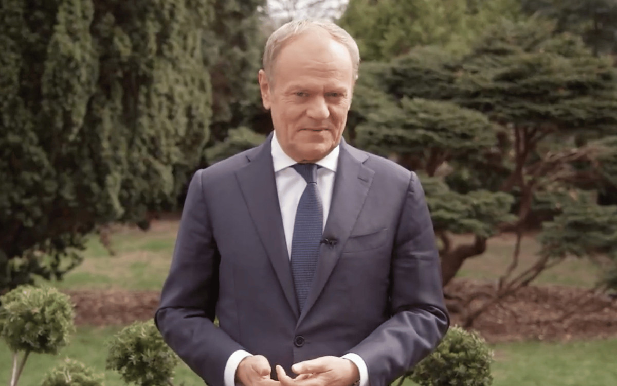 Tusk złożył życzenia wielkanocne. „Dziwny jest ten świat”