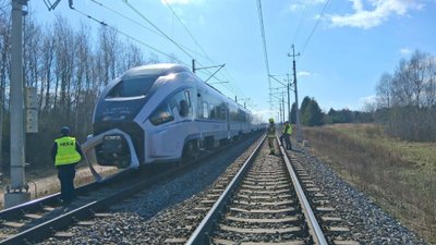 Nie żyje jedna osoba, pilna ewakuacja 350 pasażerów pociągu. Dramat w Świętokrzyskiem