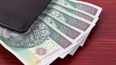 Nawet 962 zł dodatku do pensji za maj 2026. Pracodawca musi wypłacić
