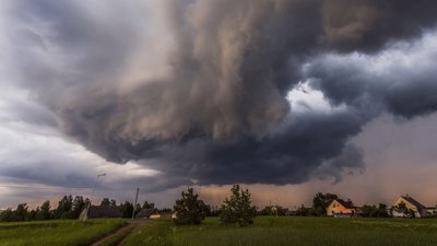 Potężne burze z gradem nad Polską. Wydano pilne ostrzeżenia, w tych regionach będzie najgorzej
