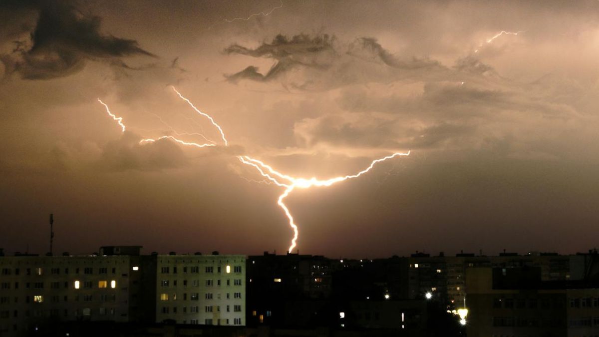 burza fot. Nikolai Vorobiev z pexels