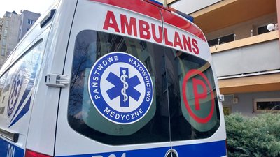Przywiózł żonę na badania, nie żyje. Tragedia pod szpitalem
