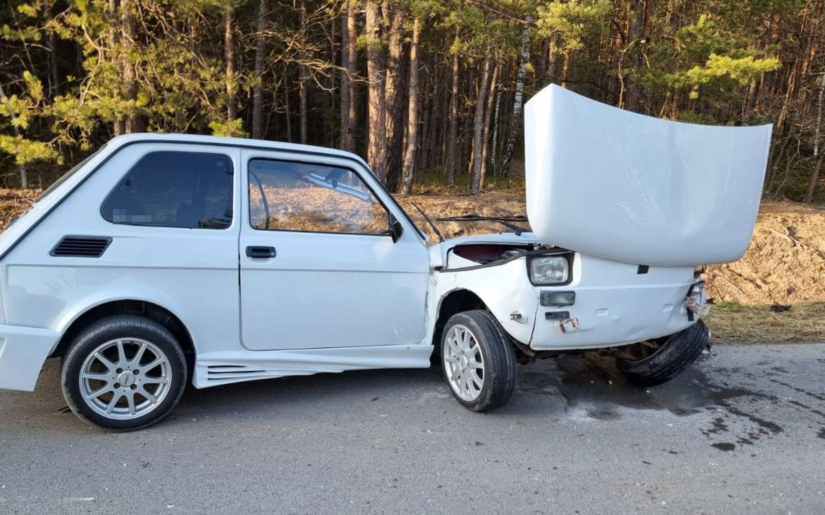 Koszmar w polskiej miejscowości, „maluch” rozpadł się na pół. W środku był 7-latek